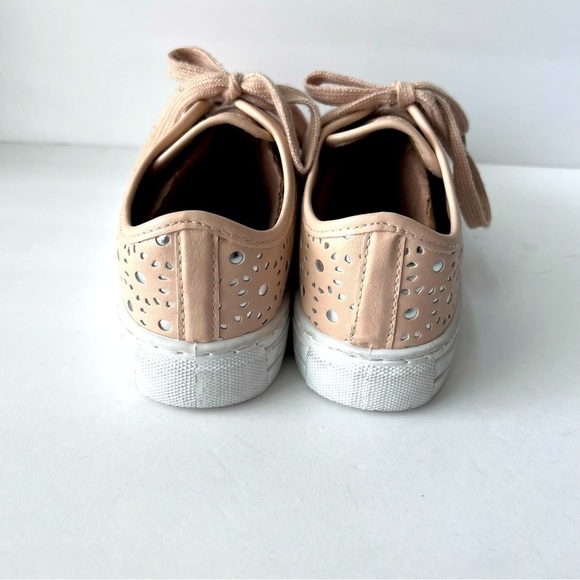 Women Qupid Reba-69C Leatherette Perforated Metallic Lace Up Sneaker - Picture 7 of 10
